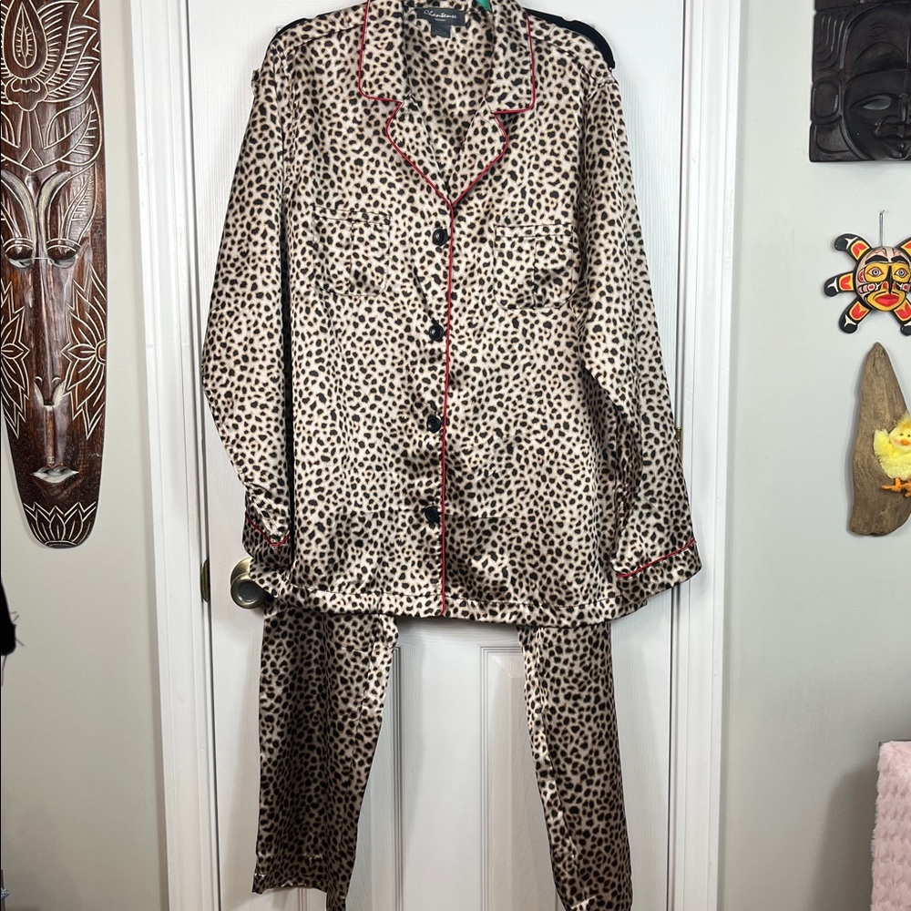 Chanteuse intimates animal print 2pc. Pajama set size XL. 100% polyester.